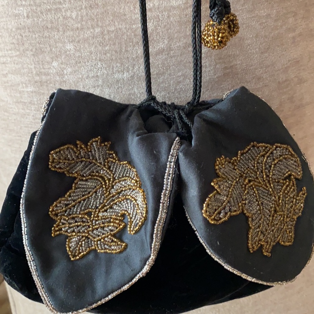Genie Vintage Velvet Wristlet with beading